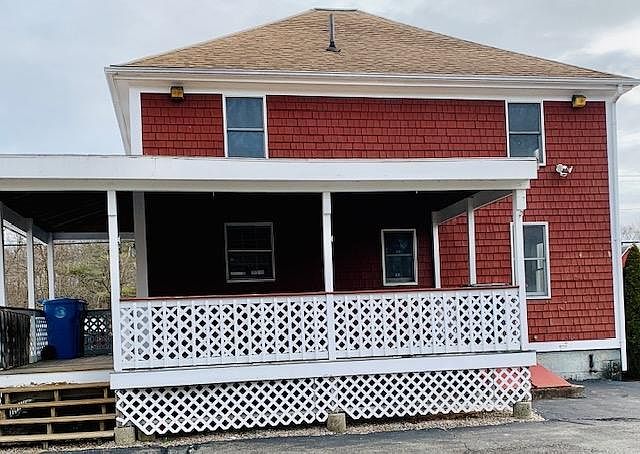 1st image of 864 Bedford St
