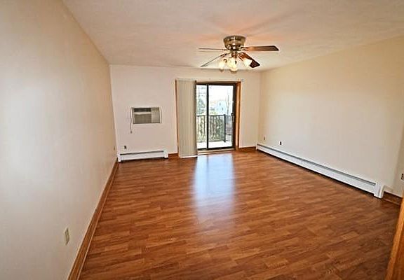 3rd image of 300 Governors Dr APT 15