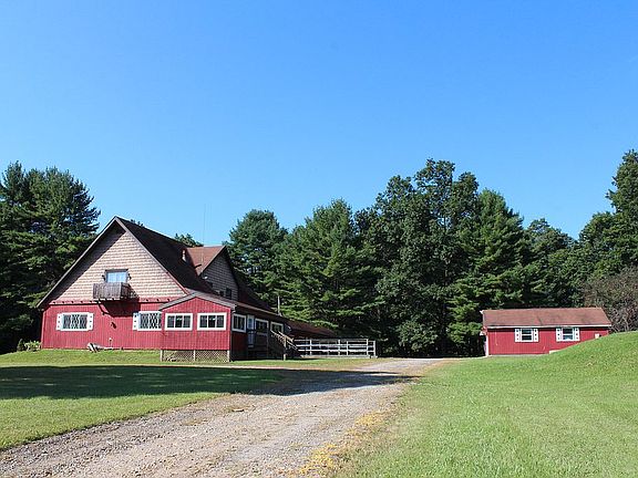 Detached garage to the right