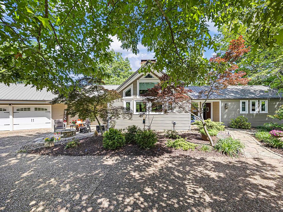 1st image of 210 Hilltop Dr