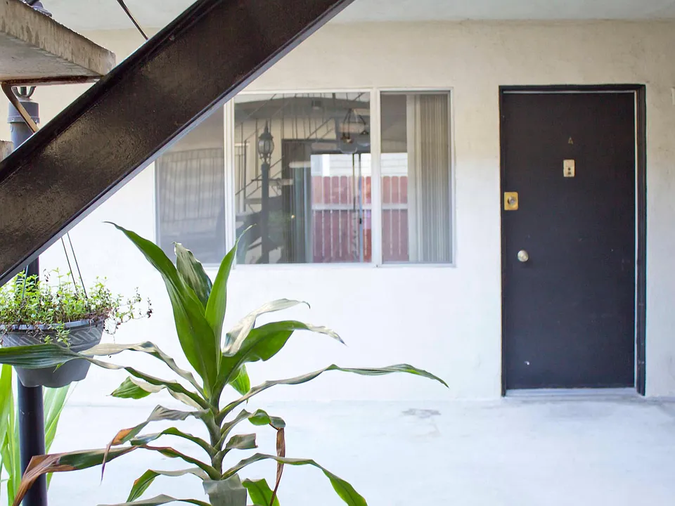 115 S Meridith Ave #4