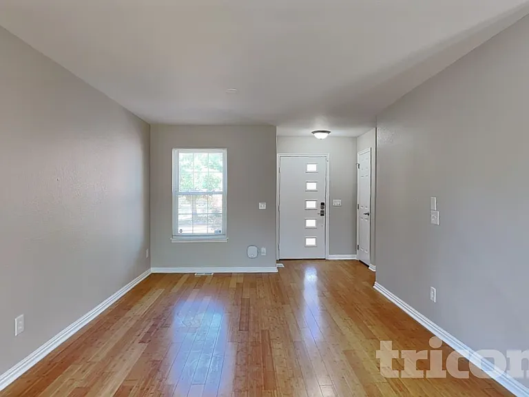 1392 S Akron Ct — Photo 3