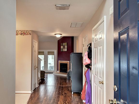 5th image of 100 Rhine Ct