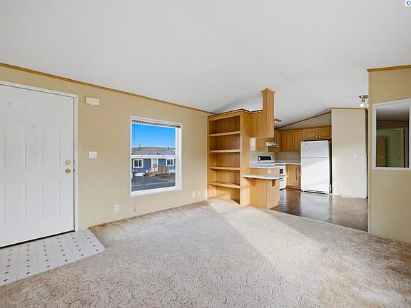 3rd image of 260 NW Golden Hills Dr Space 43