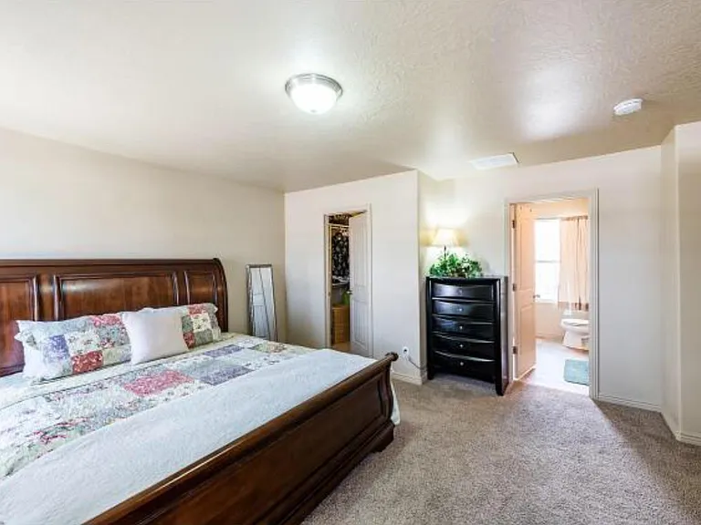1587 W Kingsbarn Way — Photo 9