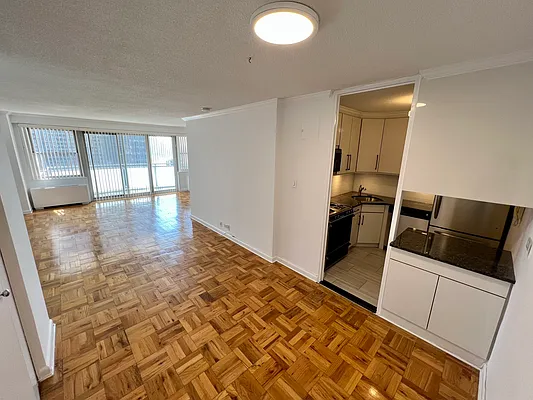 Rented by Takashi Yoneta, LREB | media 3