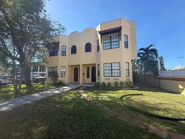 3 bed, 2.5 bath, 2200 sqft, $3,800 — Photo 1