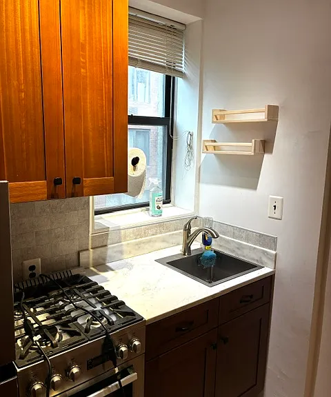 209 E 81st St #4C — Photo 8