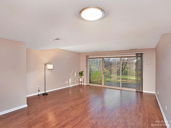 5th image of 704 Peninsula Ct