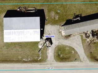2665 71st St, Newhall, IA 52315