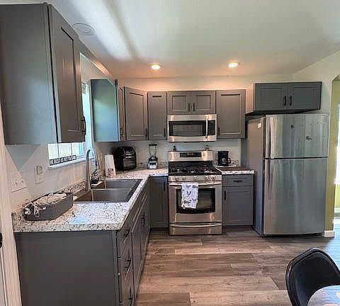 3rd image of 1390 Avery Cir