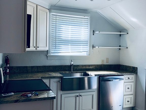 3rd image of 320 Holt Ave APT B