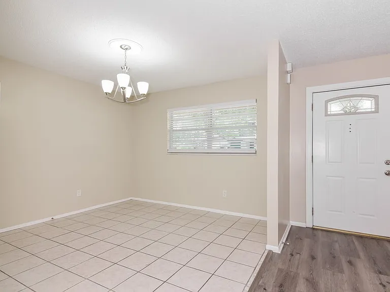 2451 Glenview Dr — Photo 5