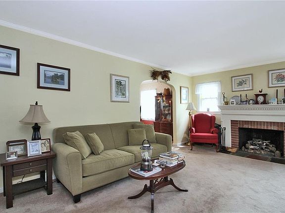 3rd image of 12 Midchester Ave