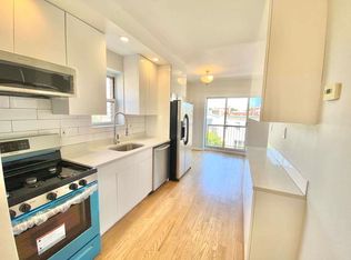 32-26 42nd St #3I, Astoria, NY 11103
