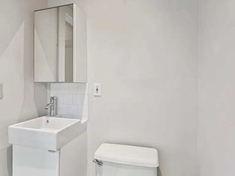 304 Walnut St — Photo 33