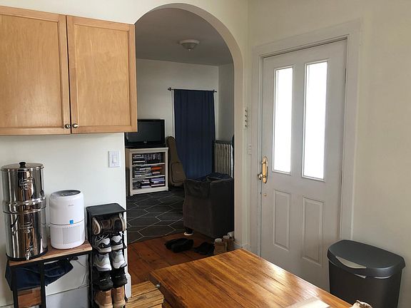 4th image of 824 State St #B