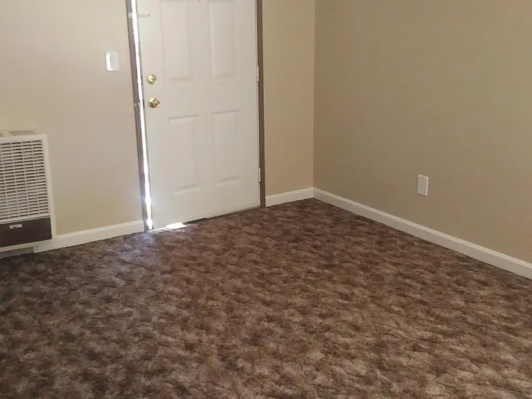 248 College Ct #B — Photo 11
