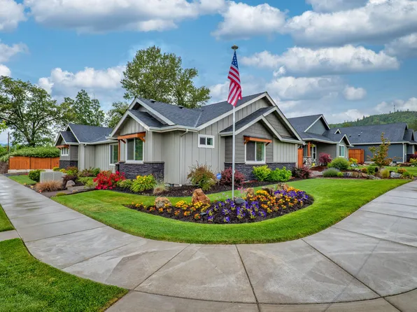166 Lincoln Rd, Grants Pass, OR 97526