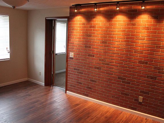 3rd image of 253 1/2 E Erie Ave #6