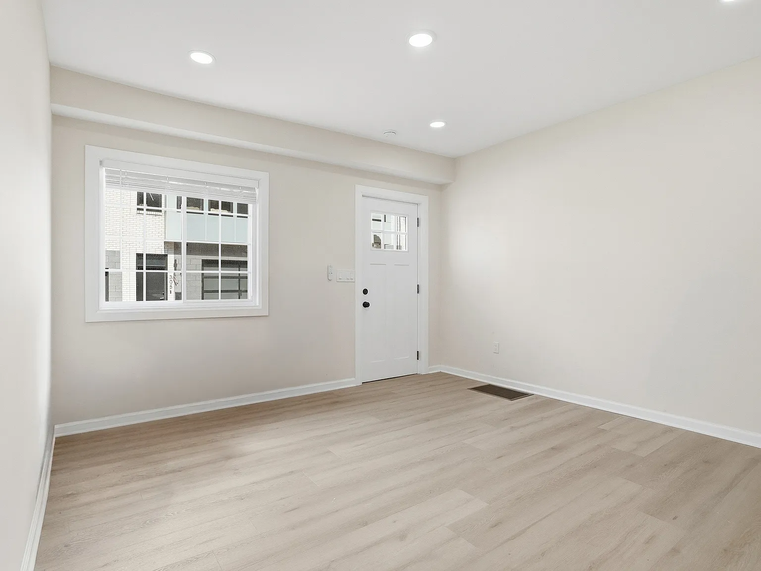 2 bed, 1027 sqft, $2,500 — Photo 3