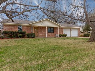 121 Stella St, Burleson, TX 76028