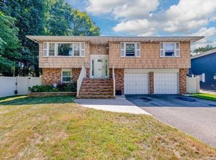 3046 Linden St, Wantagh, NY 11793