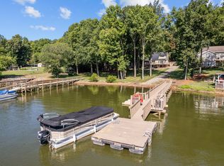 1735 Riverside Dr, Lexington, NC 27292