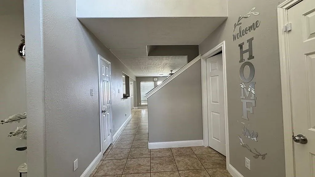 4 bed, 2.5 bath, 2149 sqft, $2,800 — Photo 3