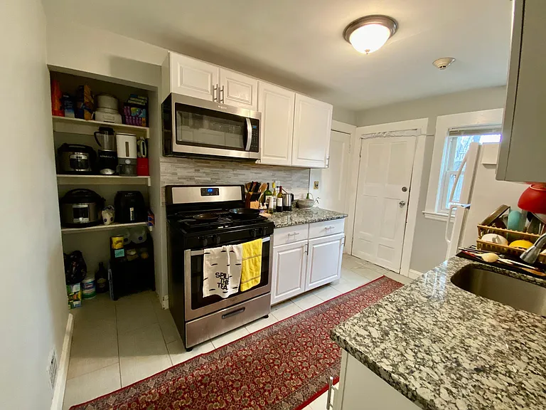 4907 Washington St #1R — Photo 6