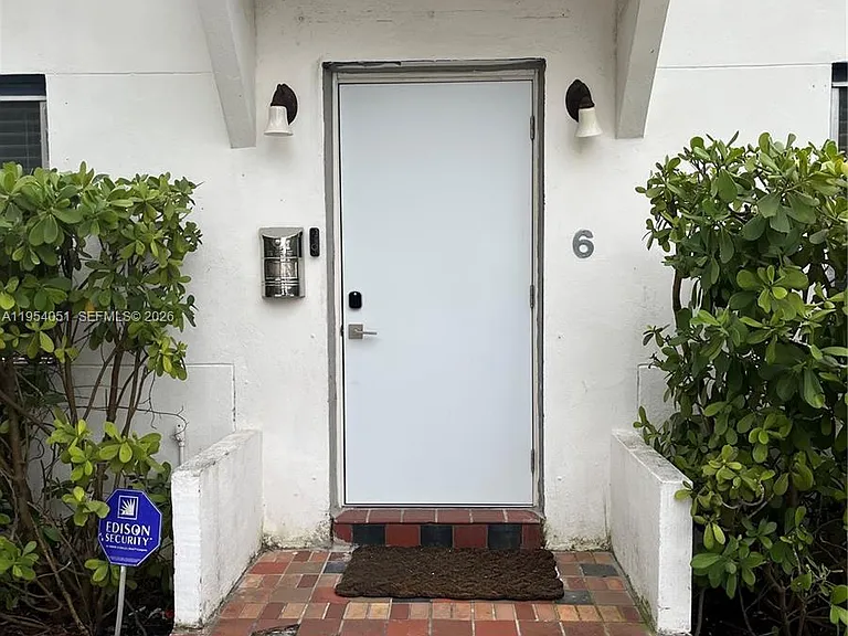 6 Farrey Ln — Photo 3