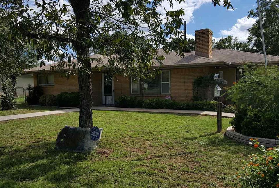 1st image of 214 E Bluebriar Dr