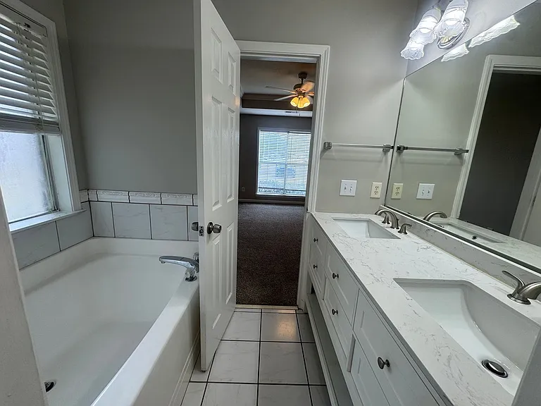 7002 Oak Side Ct — Photo 16