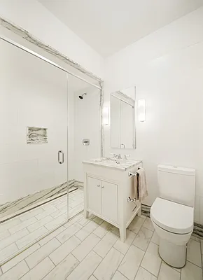 Bathroom 2, photo 1