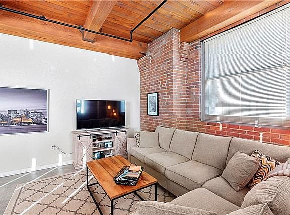 3rd image of 712 Broadway Blvd #606