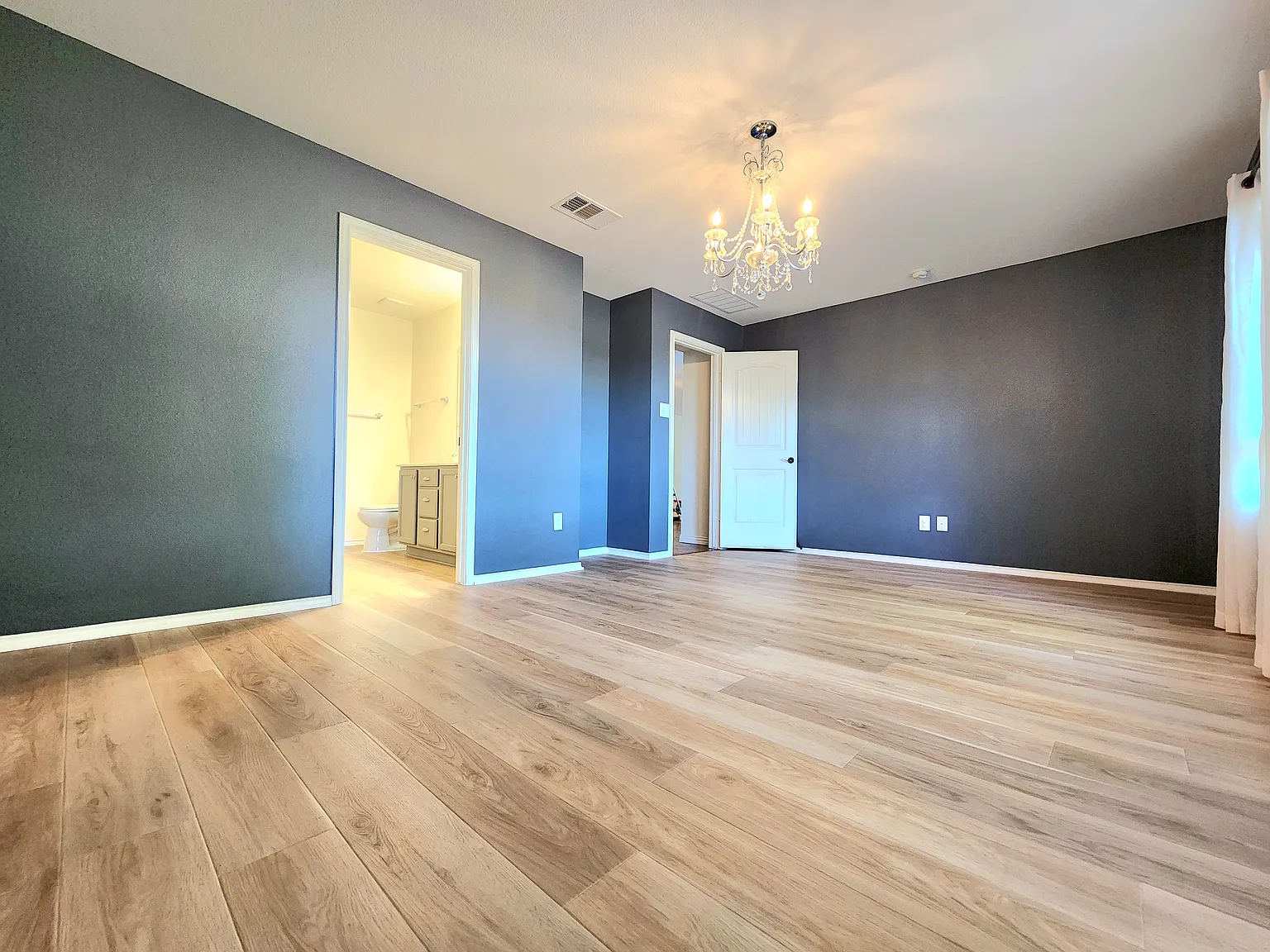 3 bed, 1750 sqft, $2,300 — Photo 4