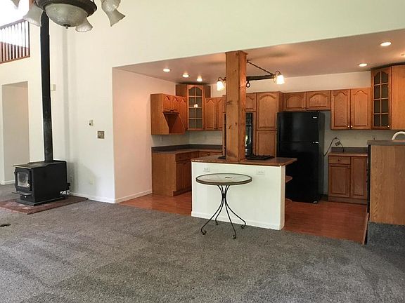 4th image of 304 W 1st St