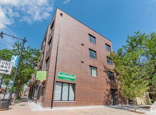 6400 N Wayne Ave #202, Chicago, IL 60626