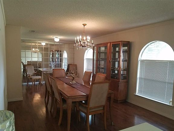 4th image of 1125 Greenbriar Dr
