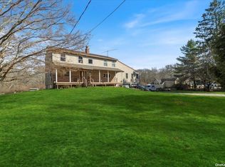 69 Giant Oak Rd, Ridge, NY 11961