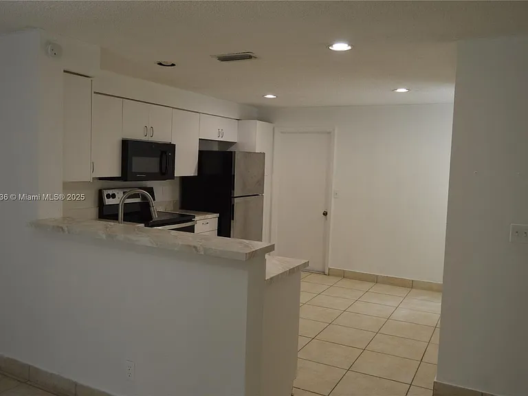 1527 Veracruz Ln — Photo 4
