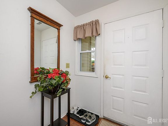 4th image of 144 Zwolak Ct