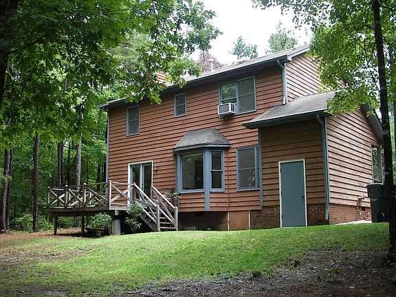 Very private back yard with greenbelt in back.