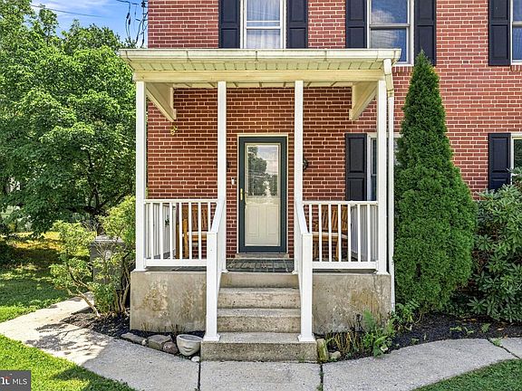 4th image of 499 Manatawny St