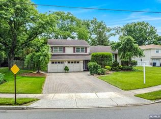 169 Merritt Dr, Oradell, NJ 07649