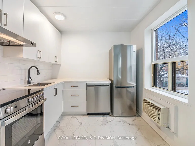 325 Sammon Ave #102 — Photo 6