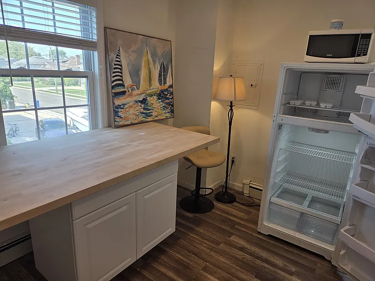 464 Roosevelt Ave #2C — Photo 6