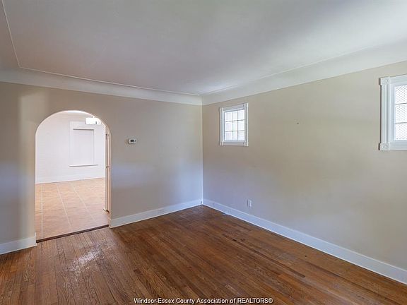 4th image of 1630 Marentette Ave