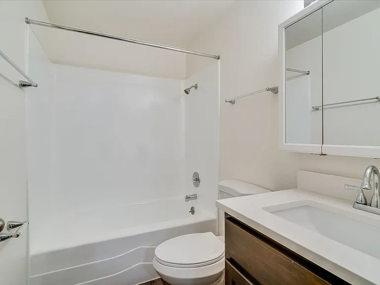 Barclay Square Where Convenience Meets Community Up to 1-Month Free! — Photo 32