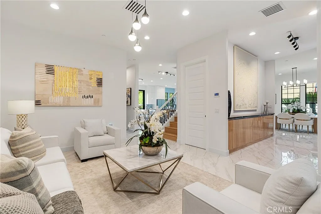 4 bed, 3090 sqft, $6,000 — Photo 4